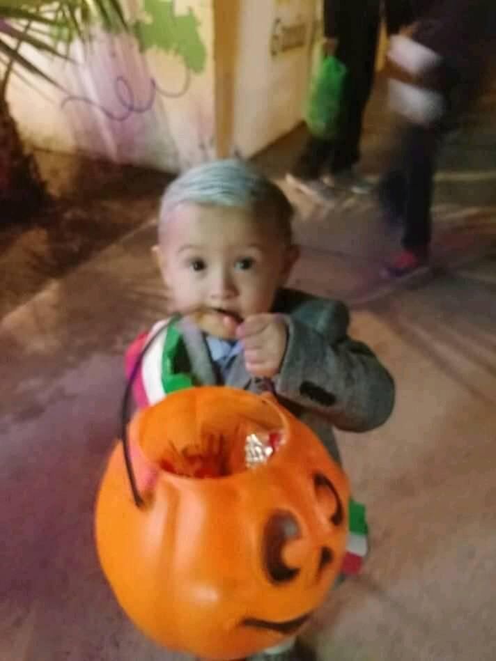 Niño disfrazado de AMLO