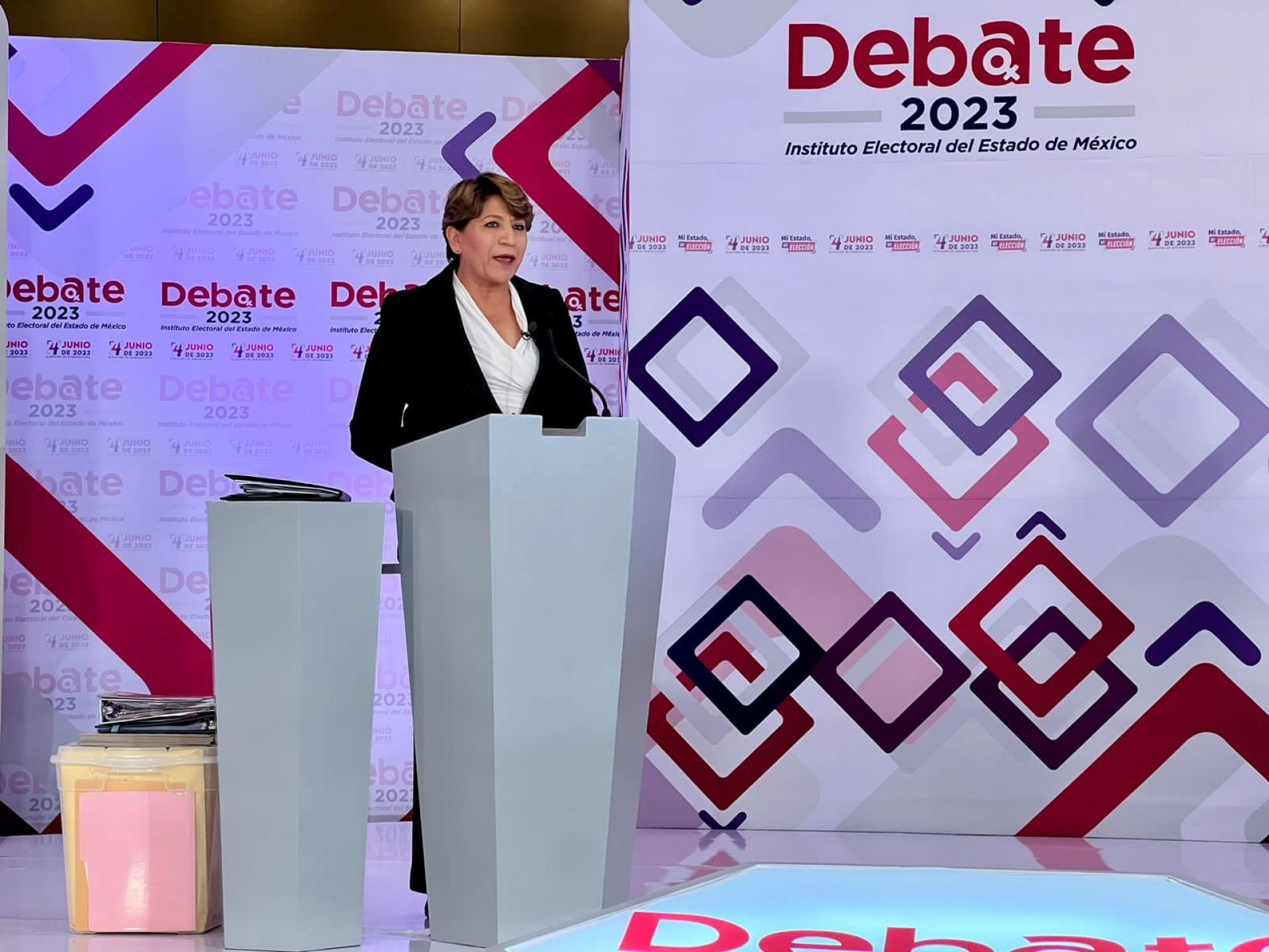 Las candidatas a la gubernatura del Estado de México; Delfina Gómez (Morena) y Alejandra del Moral (PRI-PAN) sostuvieron el primer debate del proceso electoral organizado por el Instituto Electoral del Estado de México (IEEM).