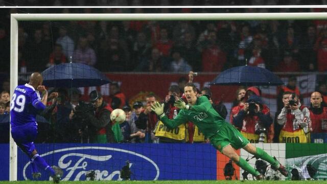 Edwin Van Der Sar celebrá 45 años de vida y la Premier League lo felicitó con un video de una gran atajada.