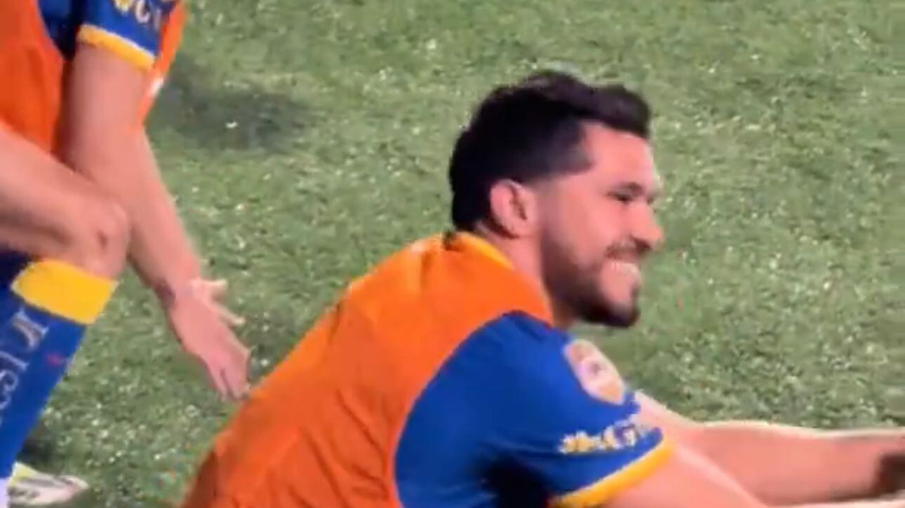 “Te arreglo los papeles”; una aficionada se le declaró a Henry Martín y lo puso nervioso