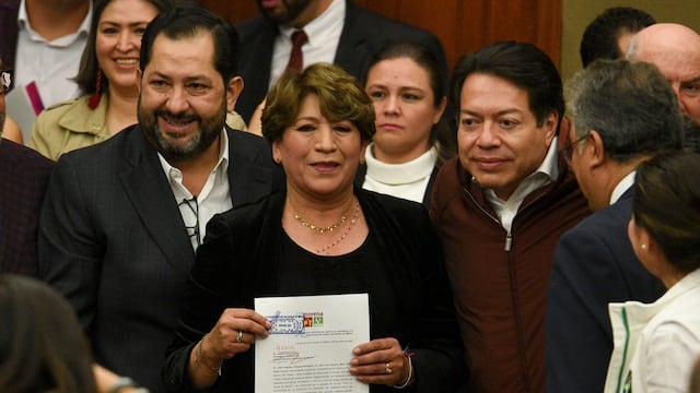 Delfina Gómez acudió a solicitar su registro como candidata a la gubernatura del Estado de México por la coalición “Juntos Hacemos Historia en el Estado de México”.