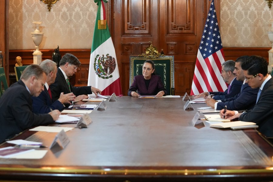 Claudia Sheinbaum en reunión con Christopher Landau