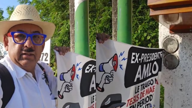 Así fue el fallido intento de Lord Molécula por entregar su tesis a AMLO en La Chingada