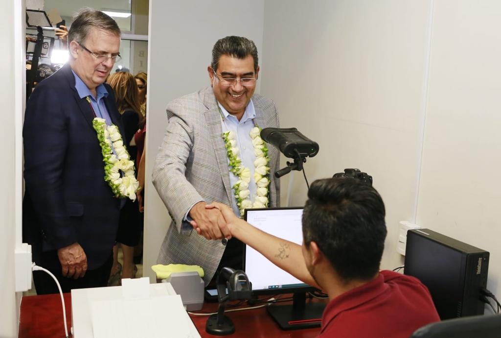 Inauguración de la oficina de pasaportes en Puebla