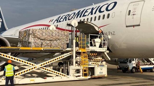 Avión con insumos médicos