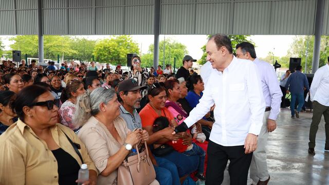 Alfonso Durazo entregó apoyos del programa Fortalecimiento Económico para Familias Vulnerables