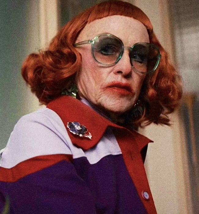 La tía Gladys, personaje de la película Weapons