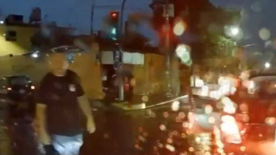 VIDEO: Conductor escapa de asalto