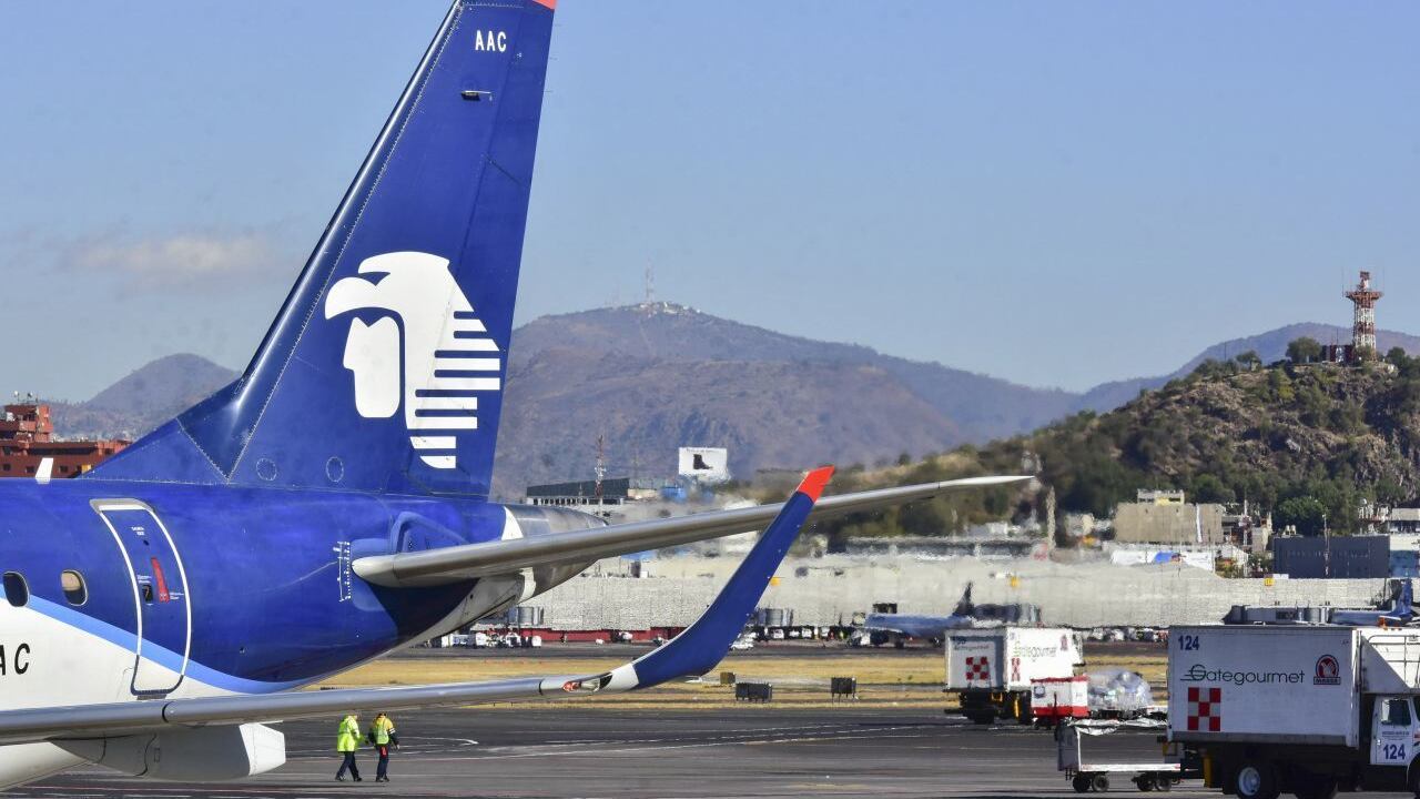 Tengo otros datos : Aeroméxico mantiene el vuelo