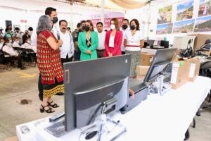 Evelyn Salgado entrega equipo y suministro de materiales