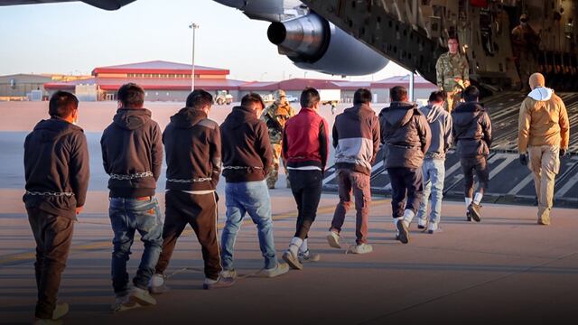 Brasil reclama a Estados Unidos: esposó a migrantes deportados en avión a Manaos