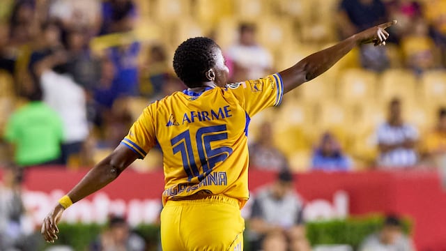 Thembi Kgatlana en el Clásico Regio.
