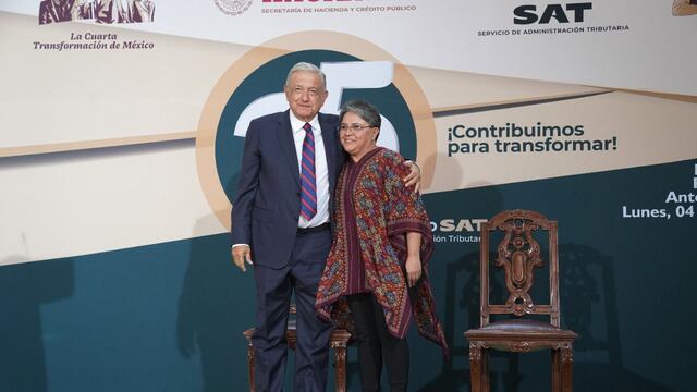 AMLO en la celebración de los 25 años del SAT