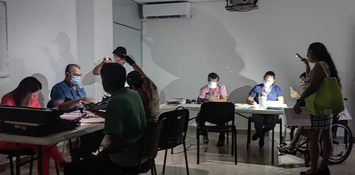 ISSSTE Acapulco: Trabajadores protestan por trabajar sin luz y aire acondicionado