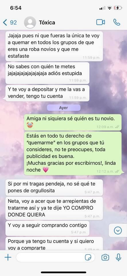Clienta celosa pide que el entregue una persona fea.