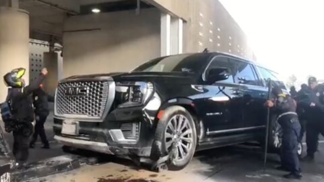 Camioneta en balacera en el AICM