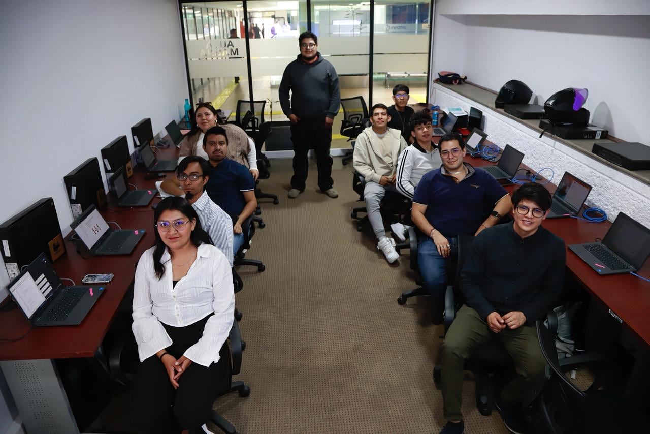 La Escuela Pública de Código impulsa talento, cierra la brecha digital y construye futuro.