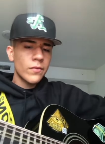 Chino Pacas, cantante de corridos.