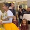 VIDEO: Claudia Sheinbaum es recibida por migrantes y mariachis en su visita a Denver por la Cumbre de Ciudades de América
