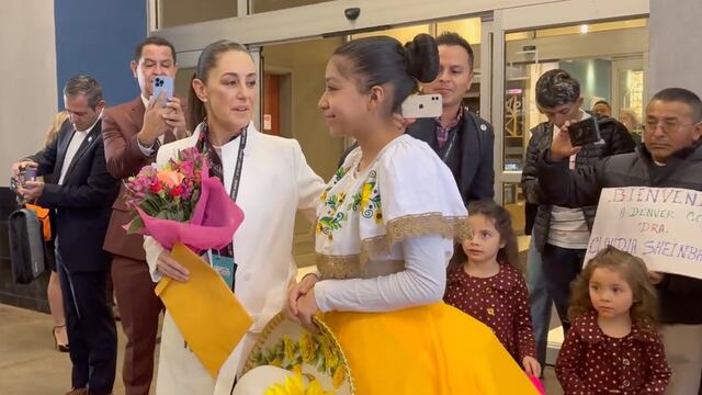 Claudia Sheinbaum en su llegada a Denver