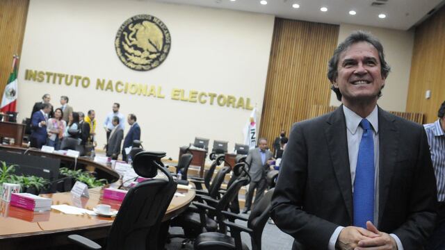 Edmundo Jacobo regresa a su cargo como secretario ejecutivo del INE.
