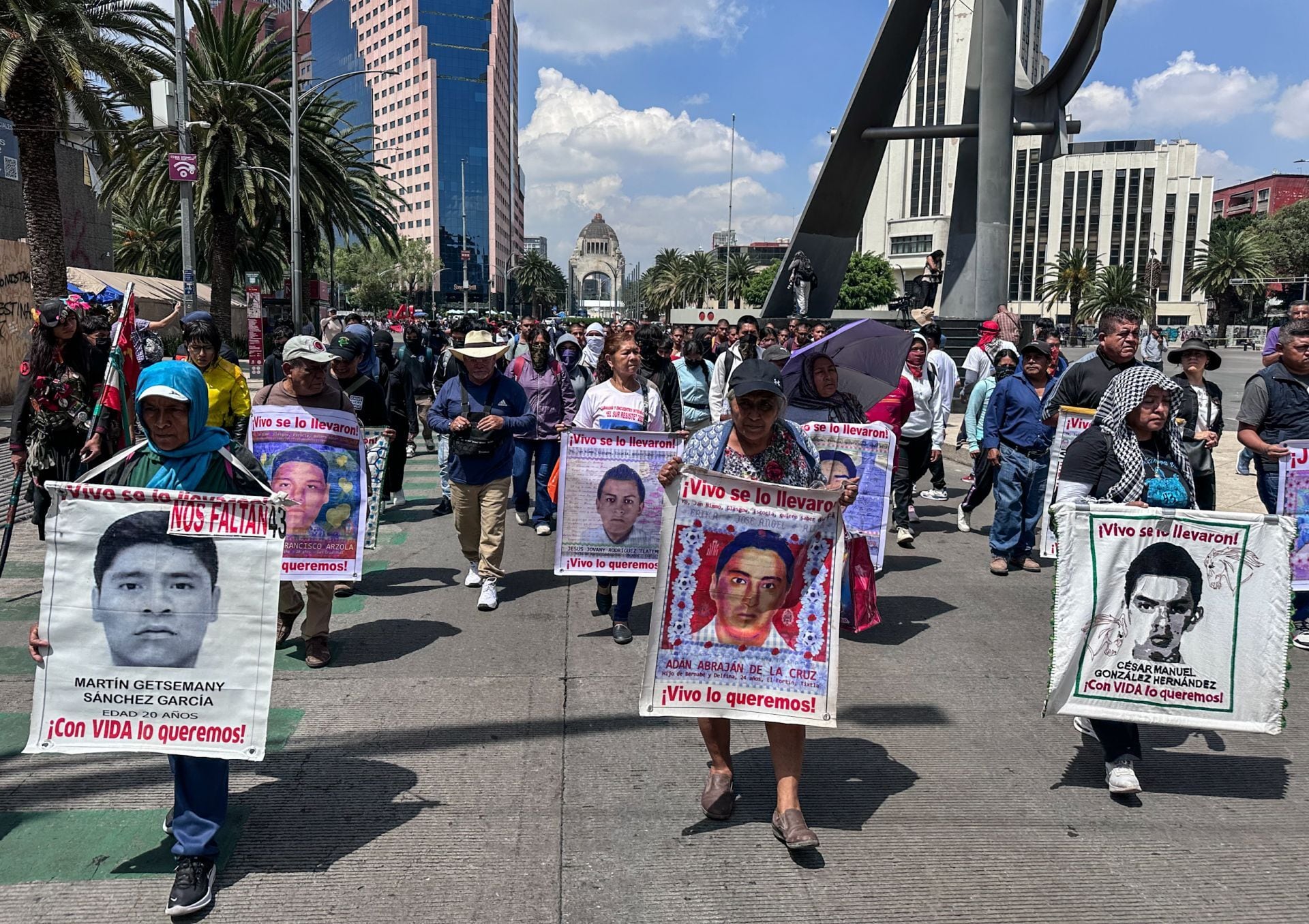 Exigen a Sheinbaum extradición de implicados en el caso Ayotzinapa.