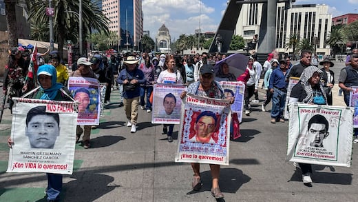 Padres de Ayotzinapa no permitirán regresar a La Verdad Histórica