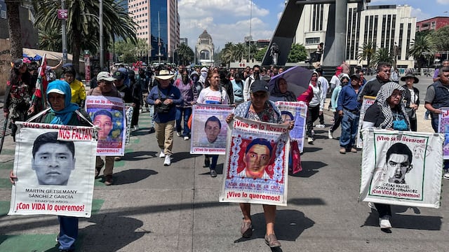 Exigen a Sheinbaum extradición de implicados en el caso Ayotzinapa.