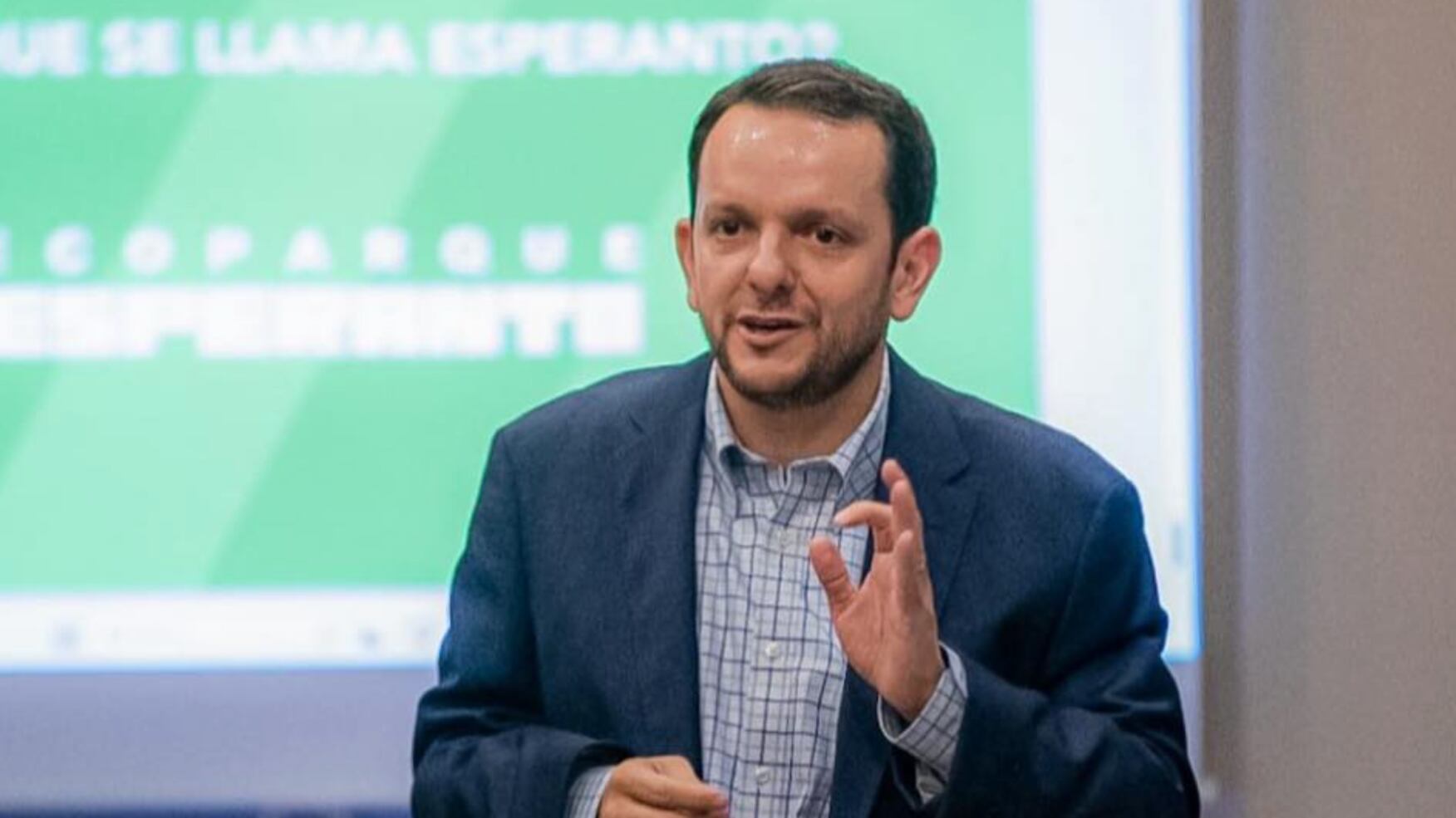 Carlos Torres gana juicio por derecho de réplica contra medio capitalino