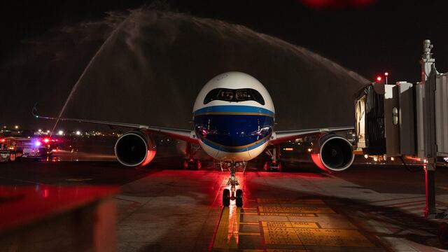 Primer vuelo directo entre China y México