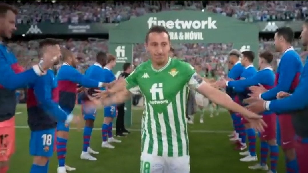 Andrés Guardado encabeza el pasillo del Real Betis