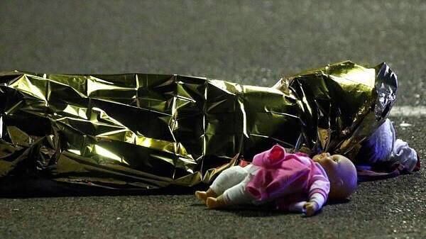 Aumentan a 84 los muertos por ataque en Niza; hay "varios niños": Hollande