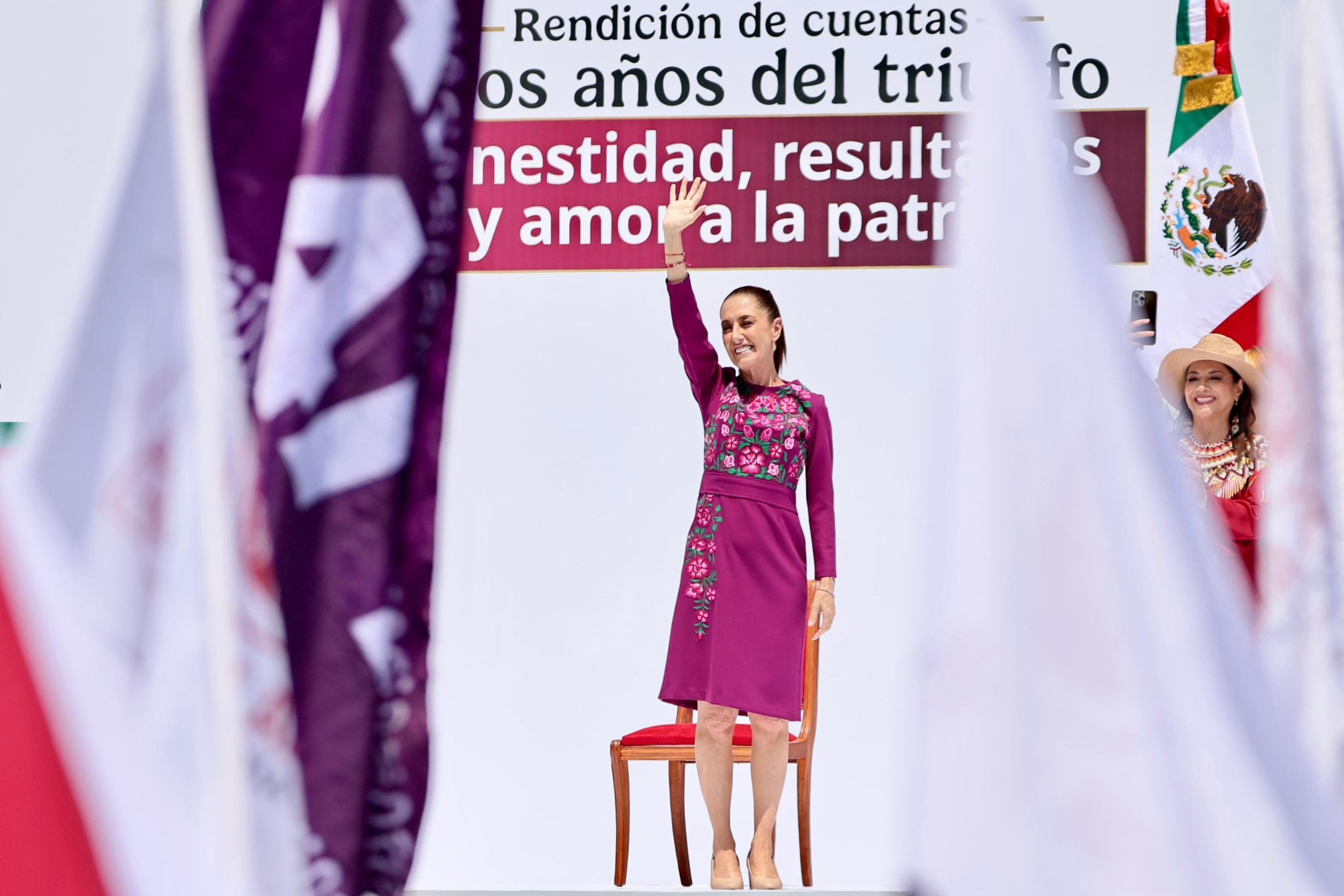 Rosa Icela Rodríguez celebra segunda informe de Claudia Sheinbaum como presidenta.