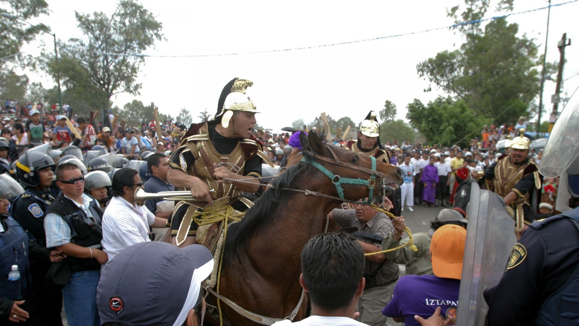 Juez ordena proteger caballos y burros en Viacrucis de Iztapalapa 2026