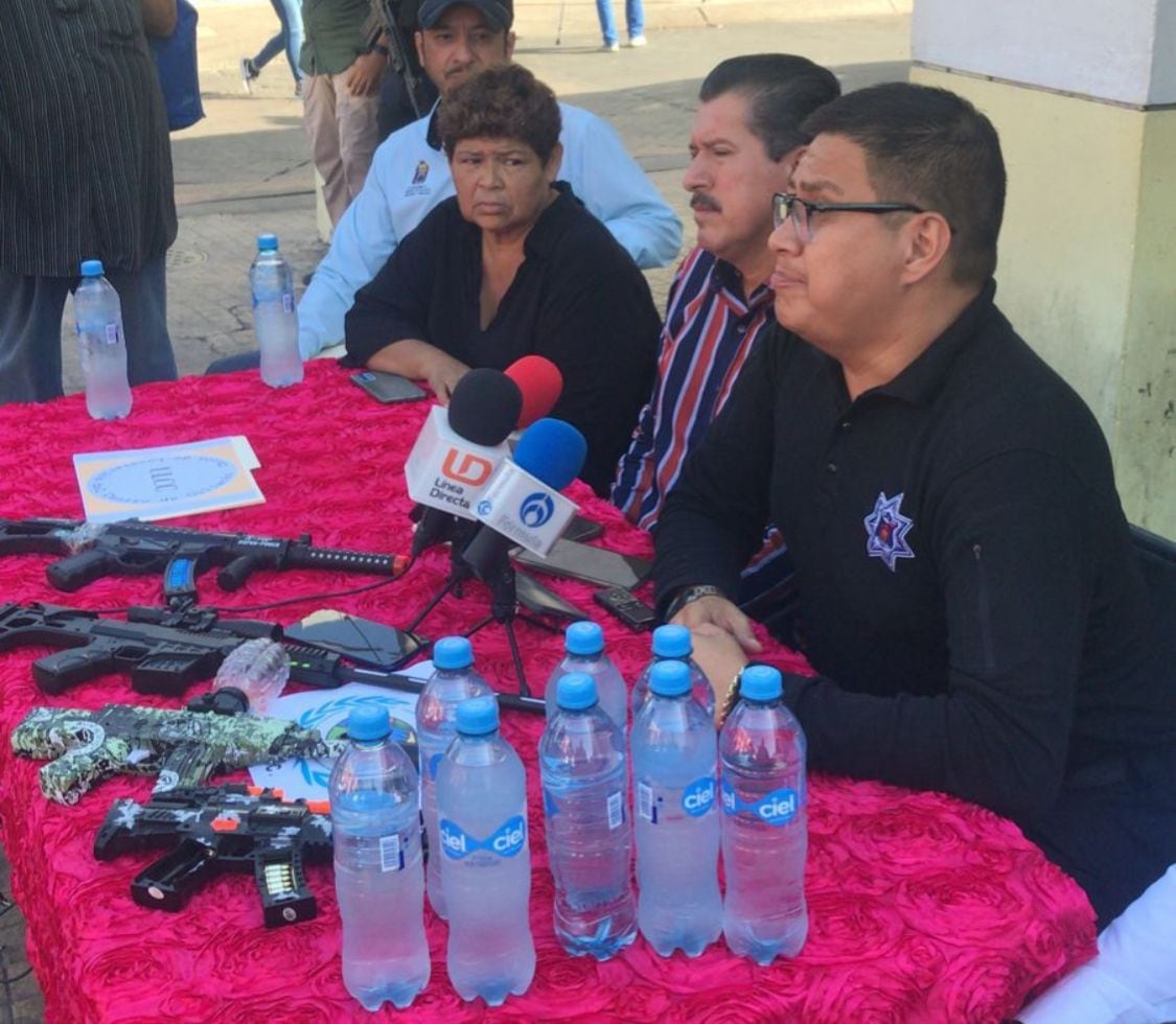 Conferencia de prensa sobre la venta de pistolas de juguete en Culiacán