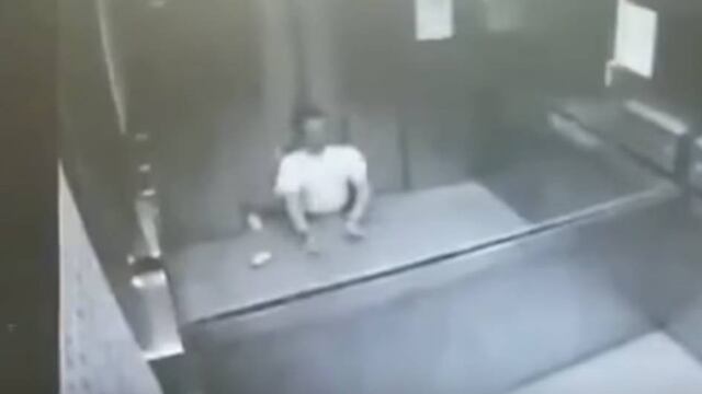 Elevador lo parte en 2.