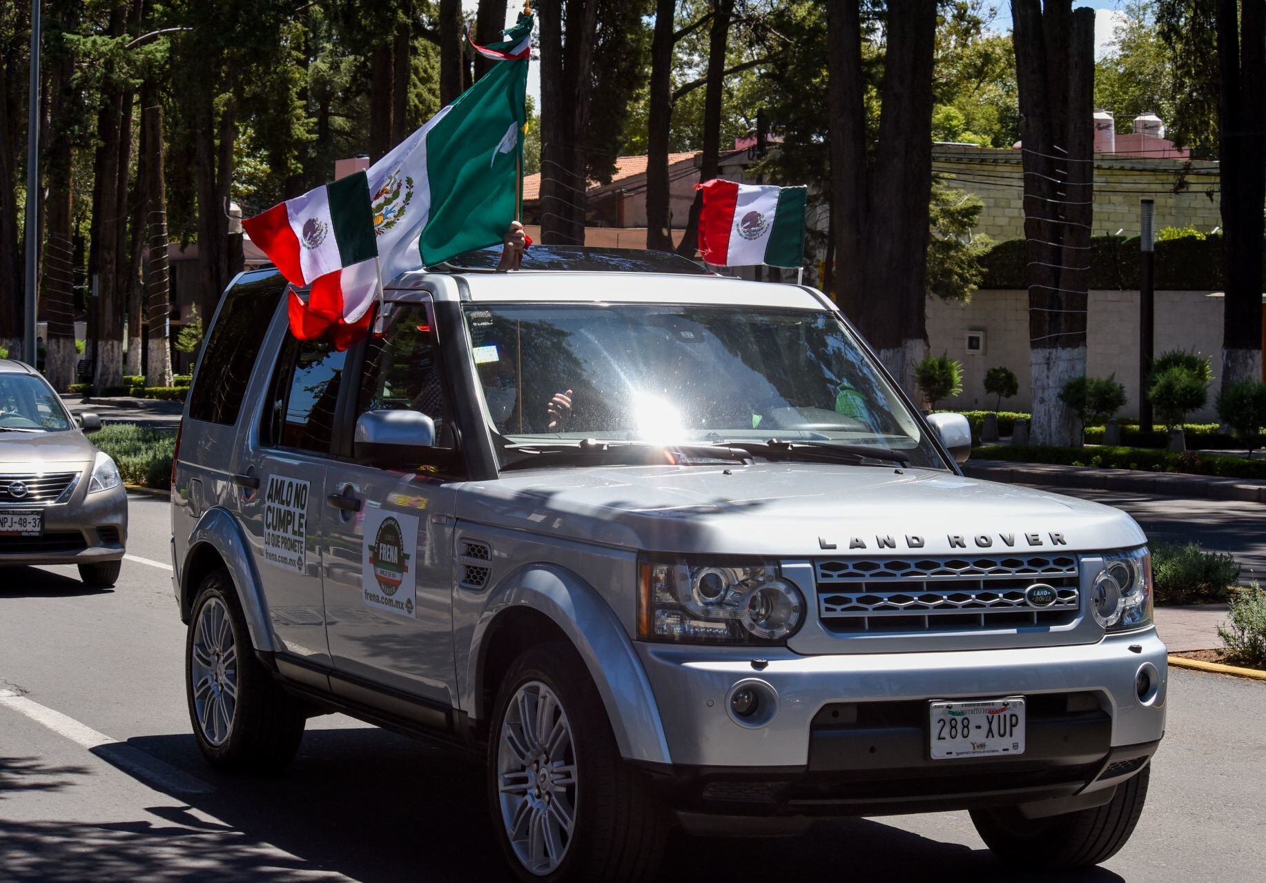 Protesta contra AMLO sobre Paseo de la Reforma.
