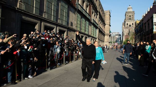 AMLO acude a votar en consulta por Revocación de Mandato