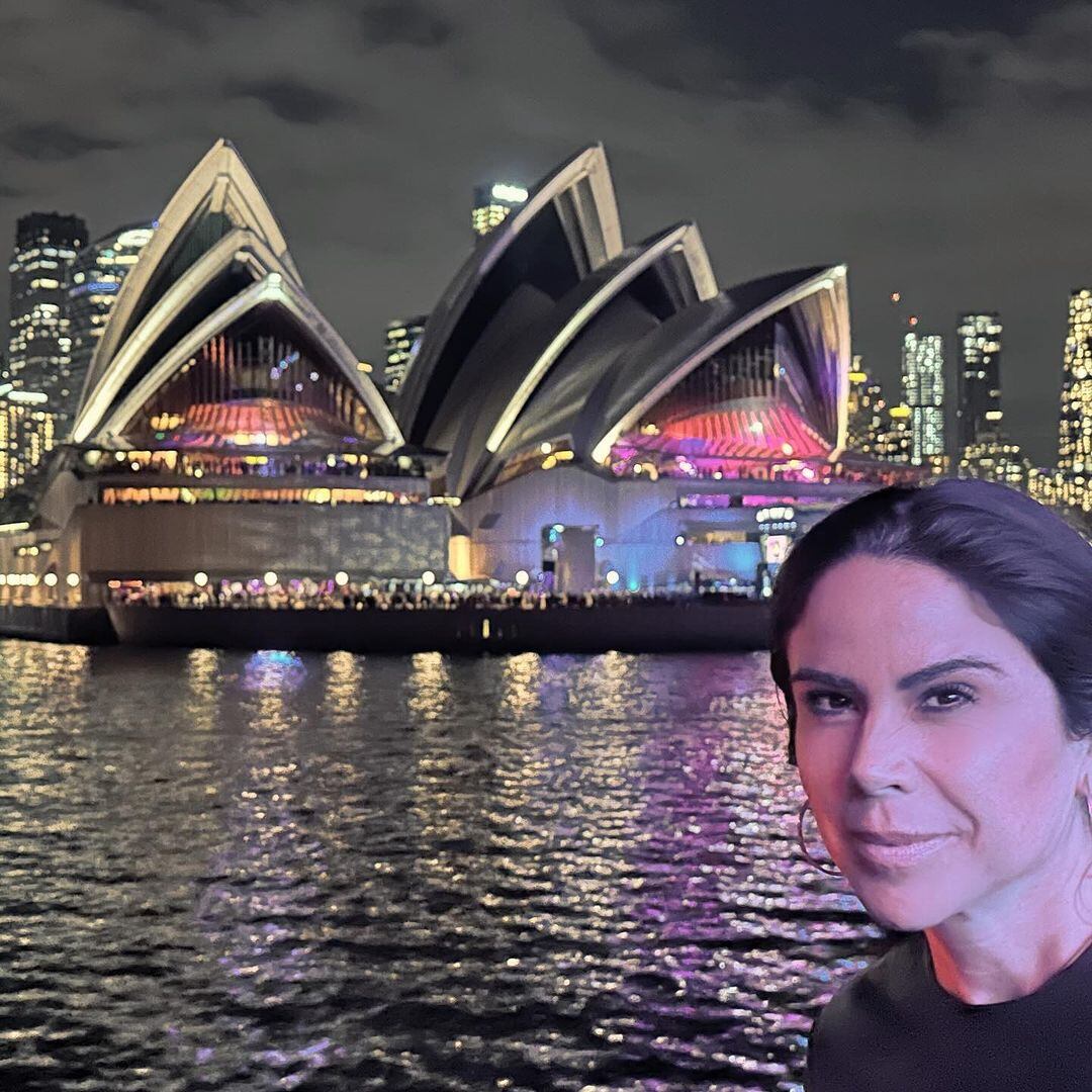 Paola Rojas recibe el 2024 en Sydney.