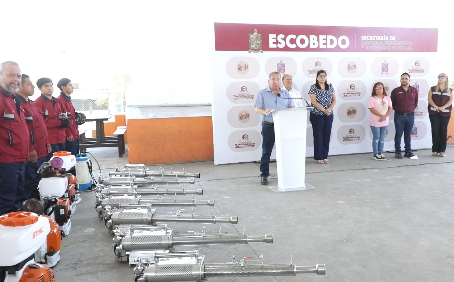 Escobedo inicia programa de limpieza, deshierbe y fumigación en escuelas.