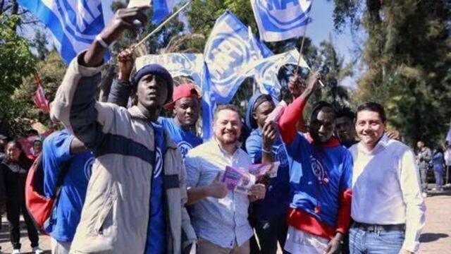 Visten a migrantes haitianos como panistas para cierre de precampaña de Santiago Taboada