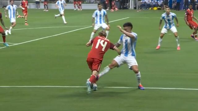 Posible penal para Canadá vs Argentina
