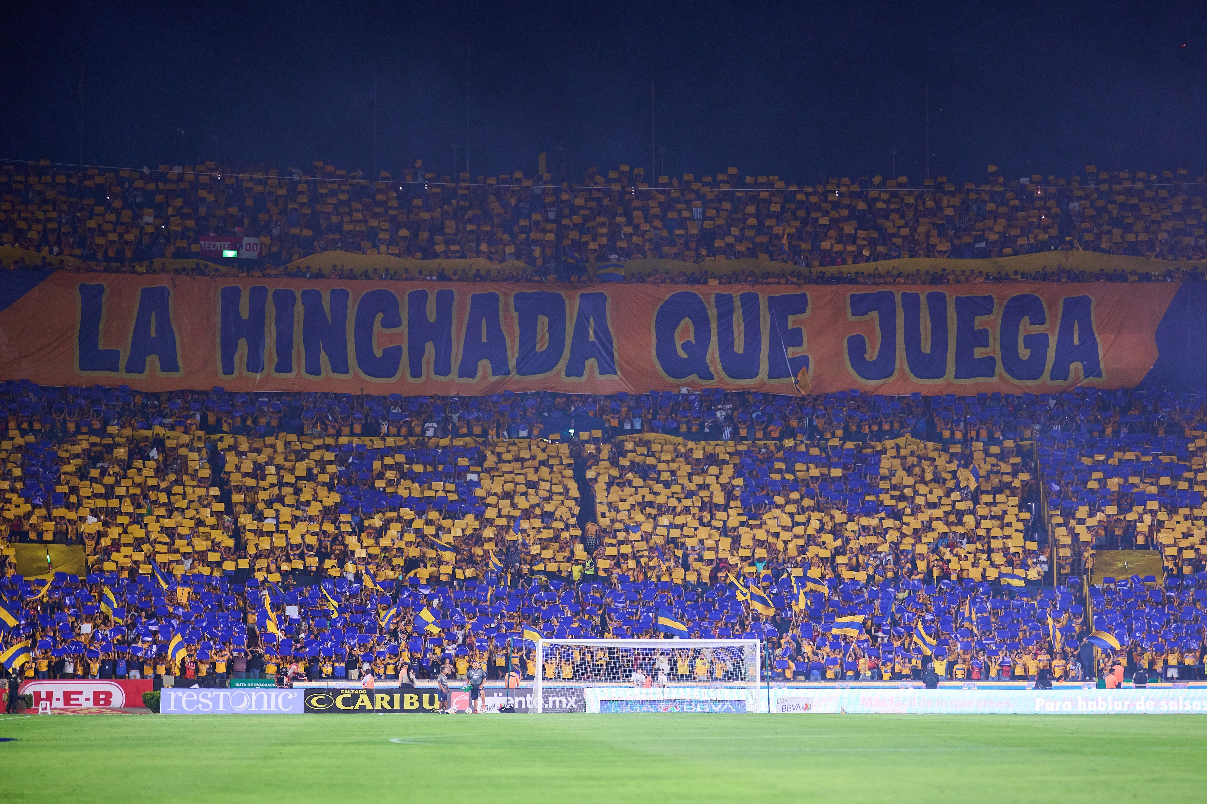 Afición de Tigres en el Clásico Regio