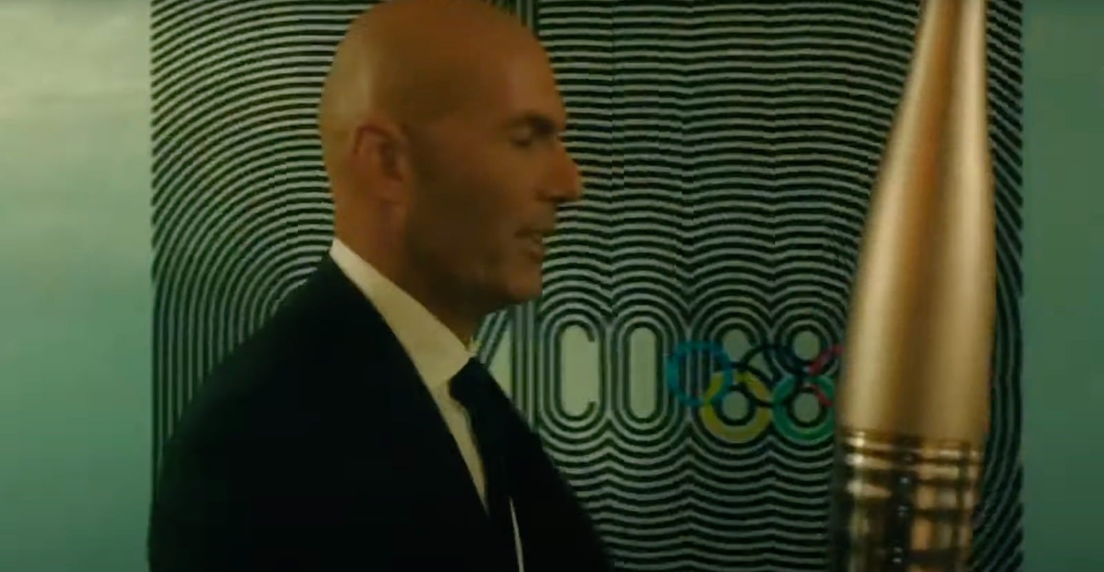 Zinedine Zidane inició el camino de la antorcha en Paris 2024