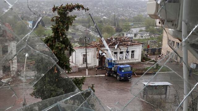 Ataque ruso en Kúpiansk, en la provincia de Járkov, noreste de Ucrania