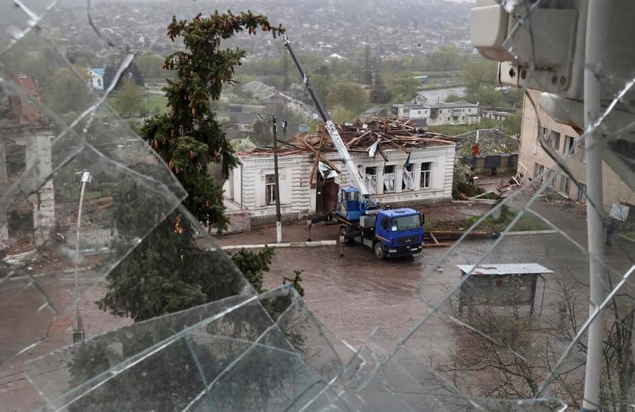 Ataque ruso en Kúpiansk, en la provincia de Járkov, noreste de Ucrania