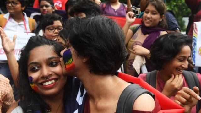 Personas LGBTI celebran la despenalización de la homosexualidad en India