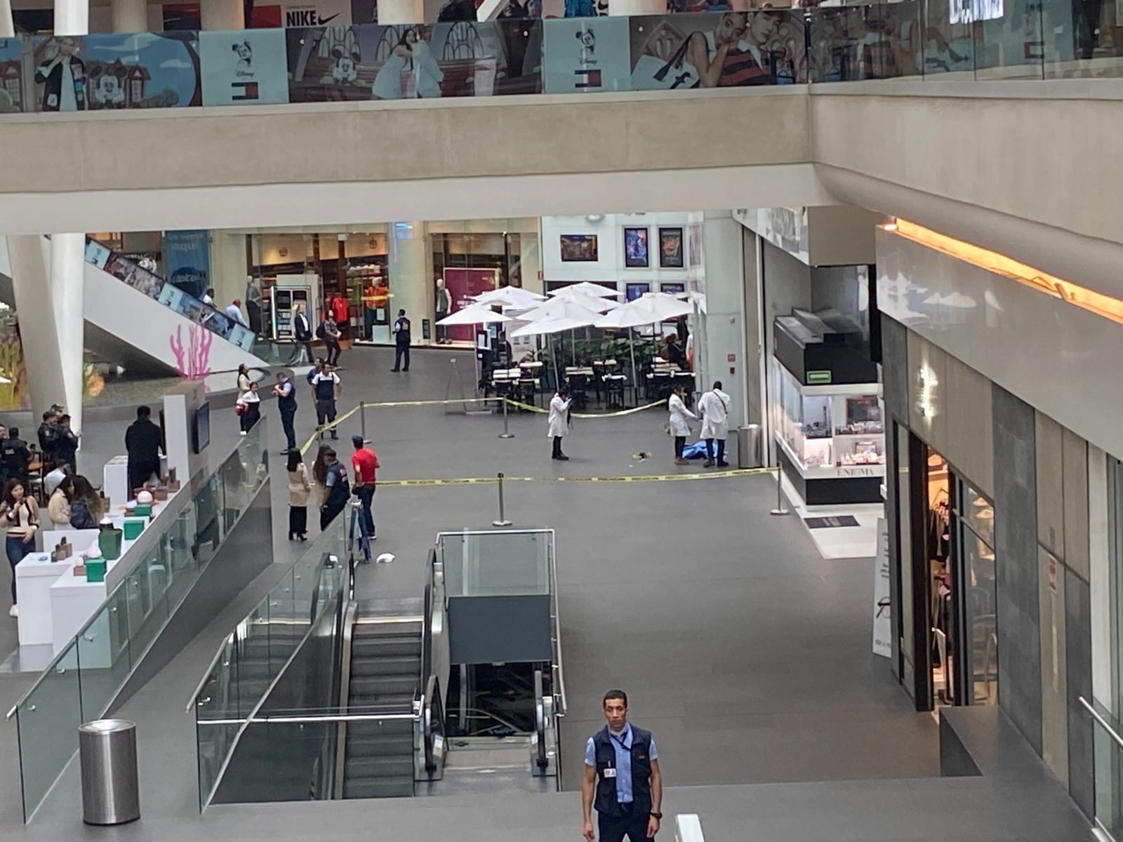 Muere hombre en Reforma 222 al caer del tercer pisos