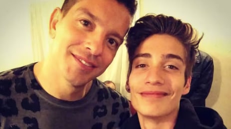 Yahir con su hijo Tristán