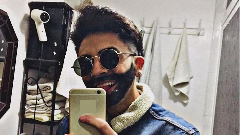 Si no te sale barba, él tiene la solución para ti